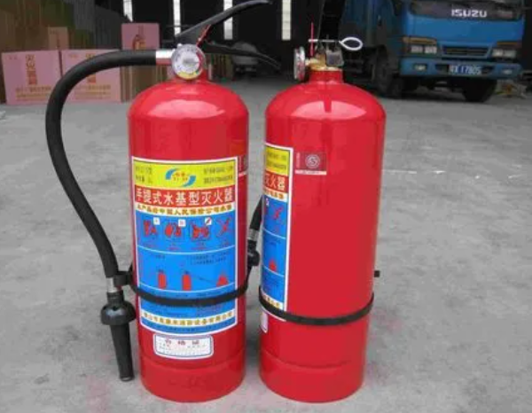水基灭火器的优点和局限性有哪些？
